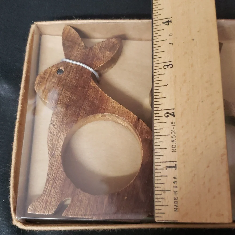 Nicole Miller NWT Set/4 Wooden Bunny Napkin Rings Set